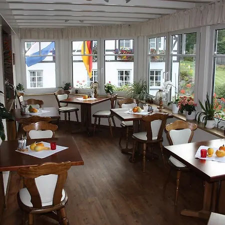 ゲストハウス Gasthof-pension Hunaustuben
