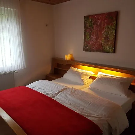 Gasthof-pension Hunaustuben ゲストハウス 3*